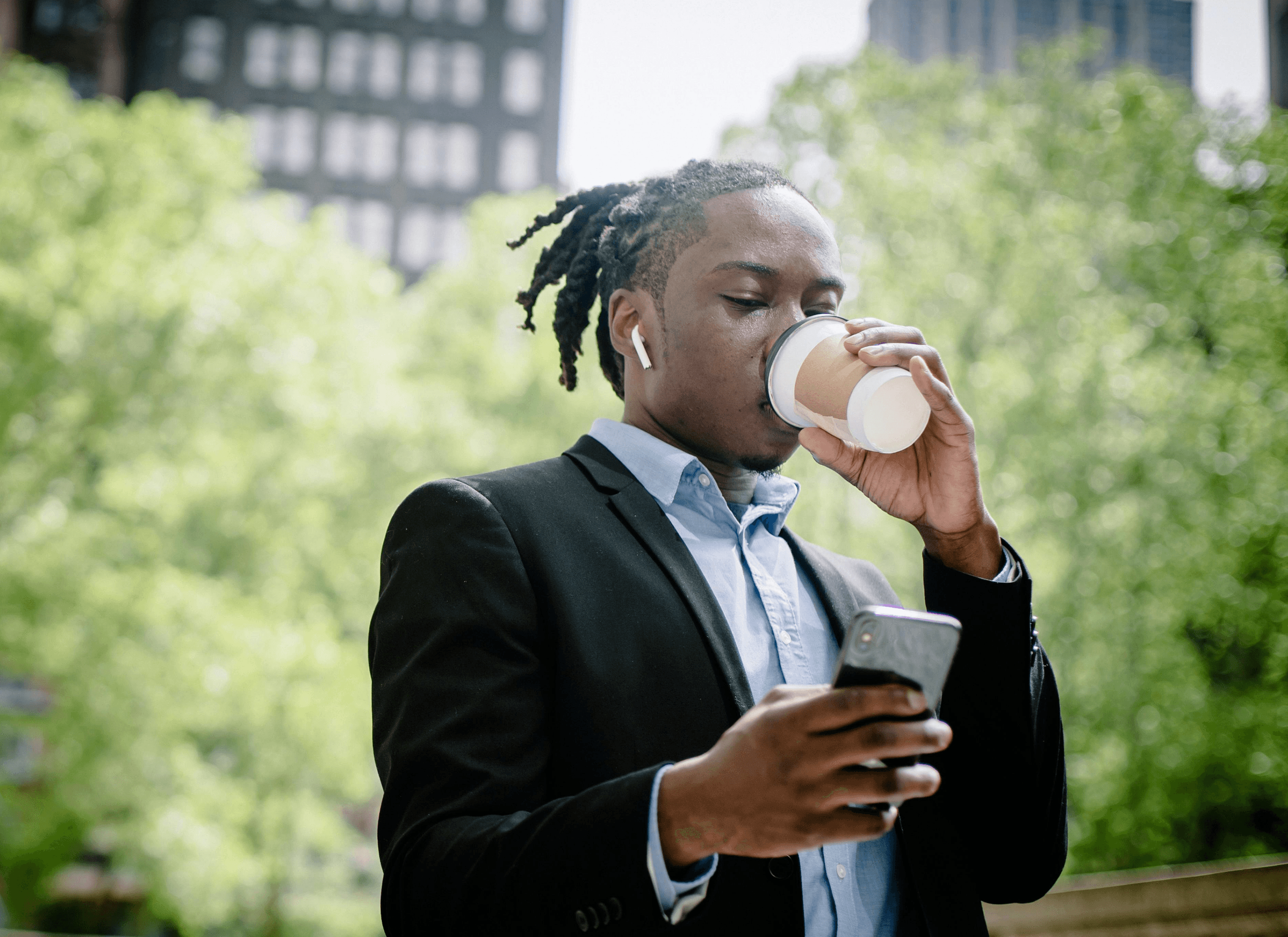 Entrepreneur avec son téléphone